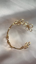 Load image into Gallery viewer, Flower cuff