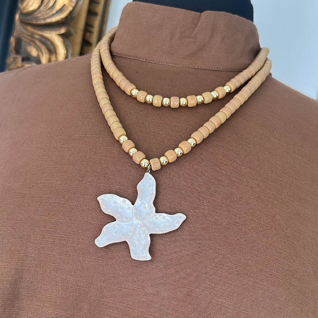 Flower necklace ivory