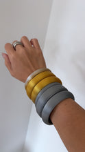 Load image into Gallery viewer, 3 Plastic bracelet