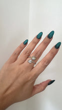 Load image into Gallery viewer, Flower ring