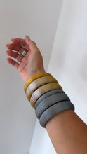 Load image into Gallery viewer, 3 Plastic bracelet