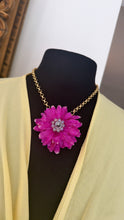 Load image into Gallery viewer, Flower necklace