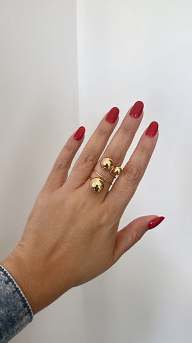 3 balls ring