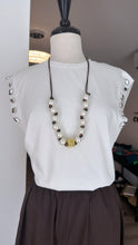 Load image into Gallery viewer, Square block gold &amp; pearls