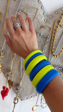 Load image into Gallery viewer, 3 Plastic bracelet