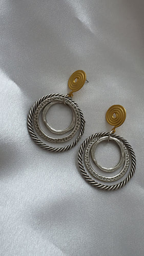 Earrings mate