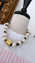 Load image into Gallery viewer, Square block gold &amp; pearls