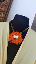 Load image into Gallery viewer, Flower necklace
