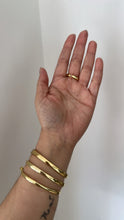 Load image into Gallery viewer, Hearts bracelet gold