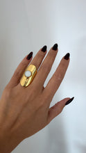 Load image into Gallery viewer, Stone white &amp; gold ring