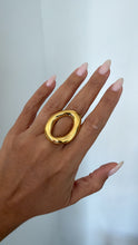 Load image into Gallery viewer, Oval ring gold