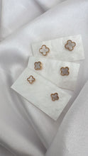 Load image into Gallery viewer, Clover earrings