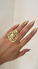Load image into Gallery viewer, Flower ring