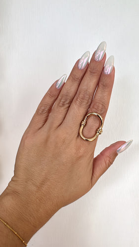 Oval ring