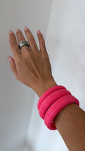 Load image into Gallery viewer, 3 Plastic bracelet