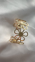 Load image into Gallery viewer, Flower cuff
