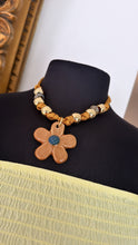 Load image into Gallery viewer, Flower necklace