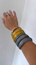 Load image into Gallery viewer, 3 Plastic bracelet