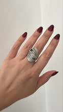 Load image into Gallery viewer, Curvy ring