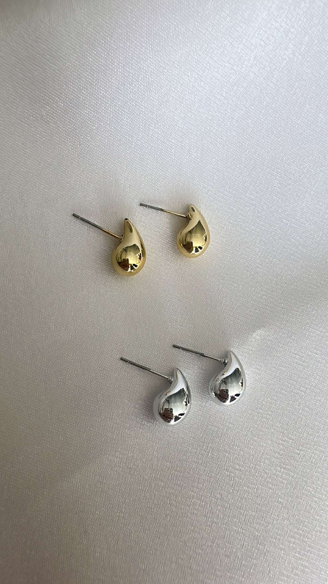 Mini drops earrings