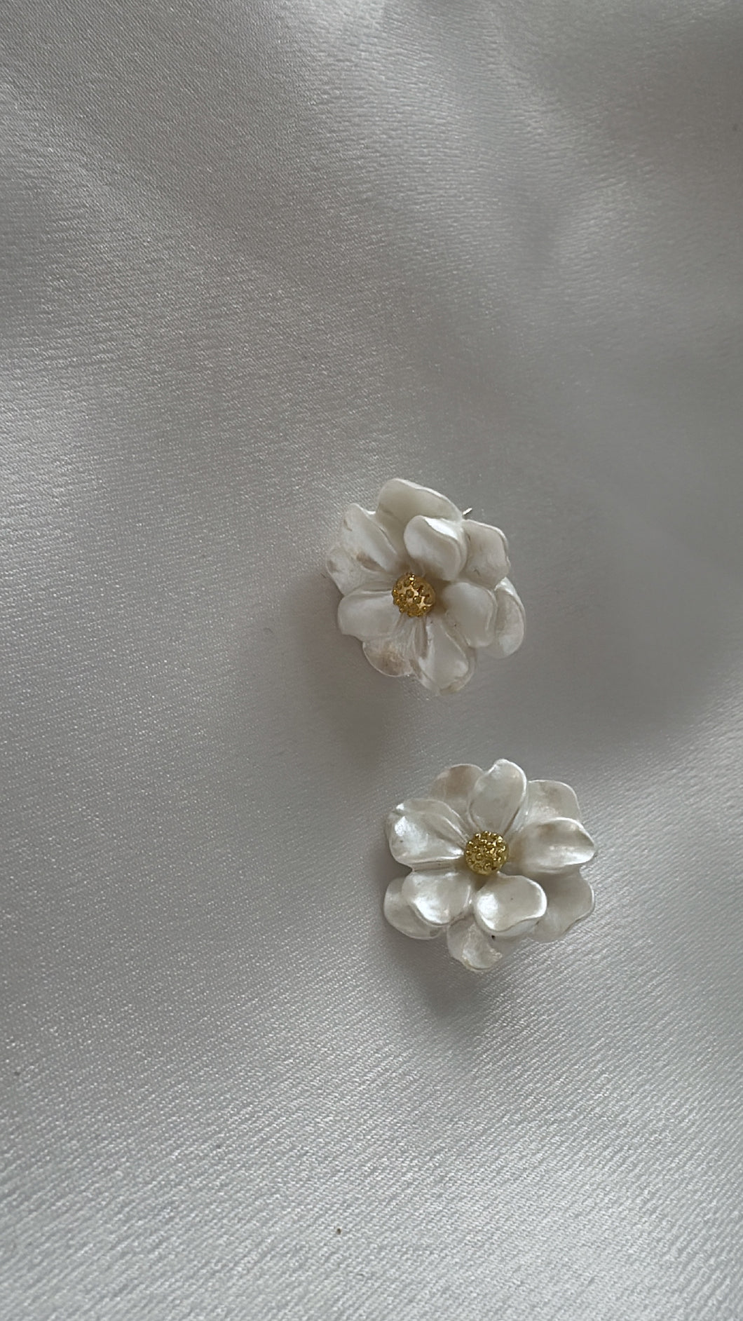 Flowers white earrings