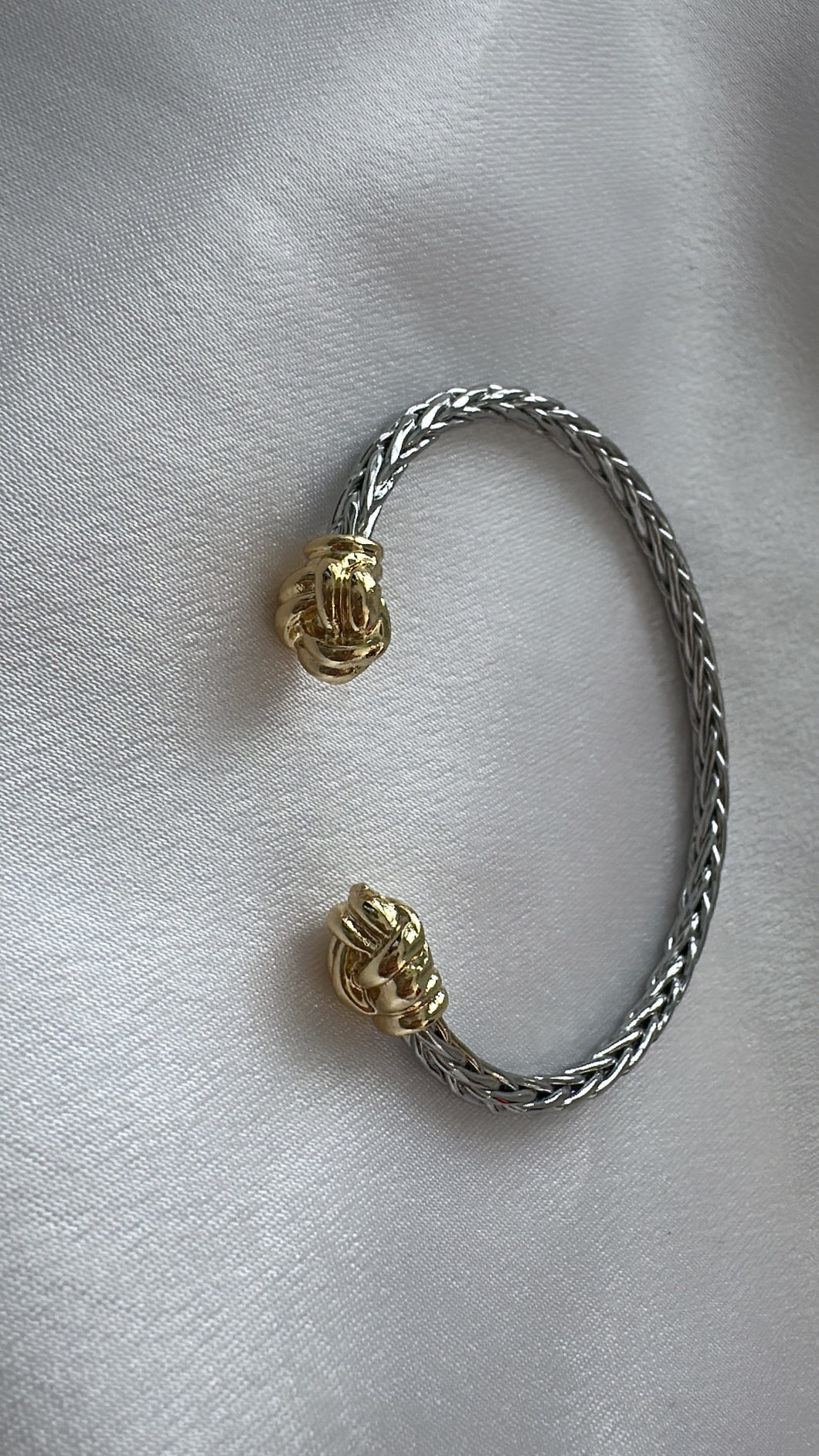 Bangle knot