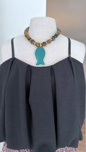 Load image into Gallery viewer, Fish cat eye stone necklace