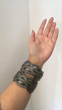 Load image into Gallery viewer, Bracelet charcoal gray