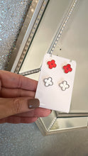 Load image into Gallery viewer, Clover earrings