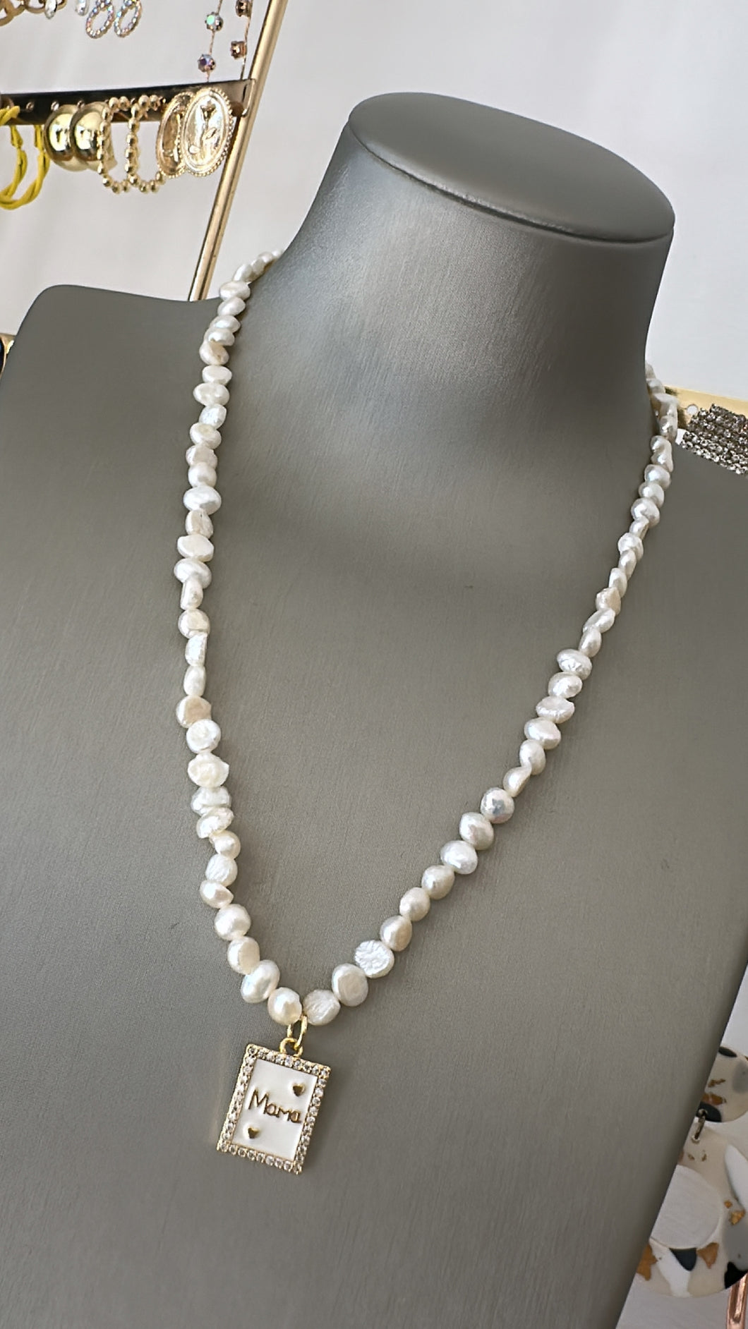 Mamá pearl necklace