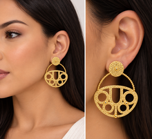 Load image into Gallery viewer, Earrings gold mate