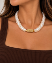 Load image into Gallery viewer, Coin nácar pearls