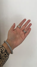 Load image into Gallery viewer, Chunky X &amp; pearls bracelet