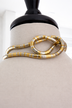 Load image into Gallery viewer, Circle white necklace