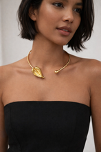 Load image into Gallery viewer, Flower necklace